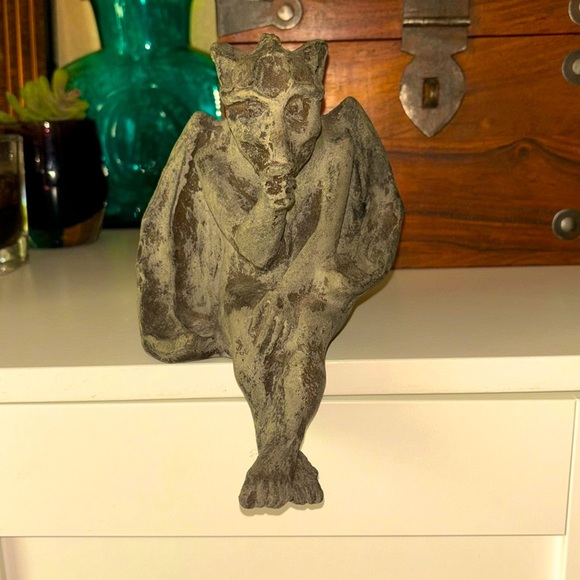 Gargoyle Thumb Sucking 7 1/4” Sitting Baby Goyle Winged Statue Shelf Sitter - Picture 4 of 9